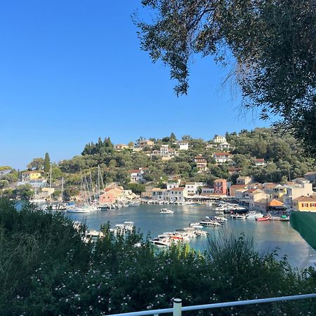 Aronis Spyros Panoramic Seaview Apartments Longos  Bagian luar foto