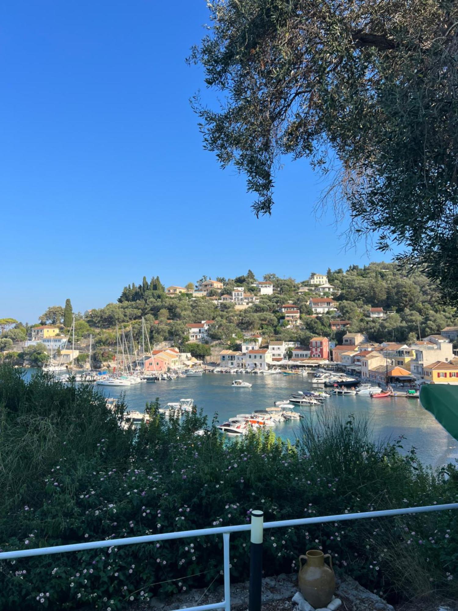 Aronis Spyros Panoramic Seaview Apartments Longos  Bagian luar foto