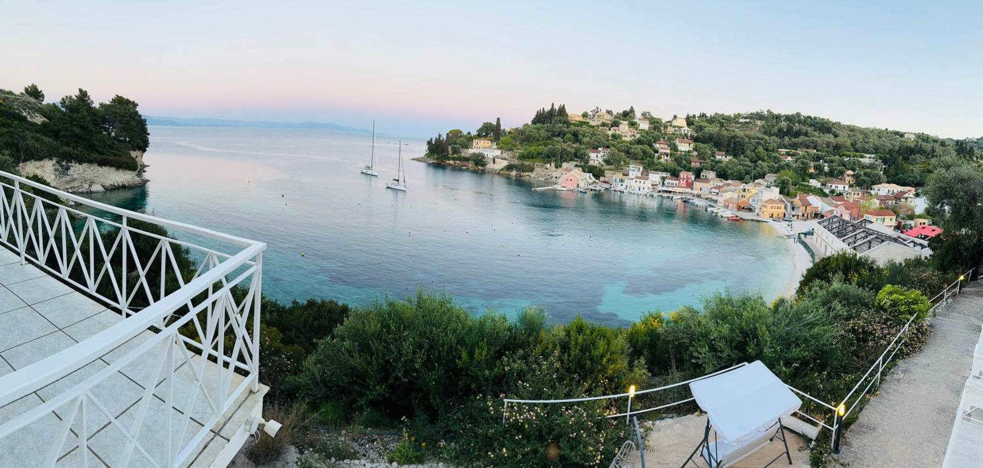 Aronis Spyros Panoramic Seaview Apartments Longos  Bagian luar foto