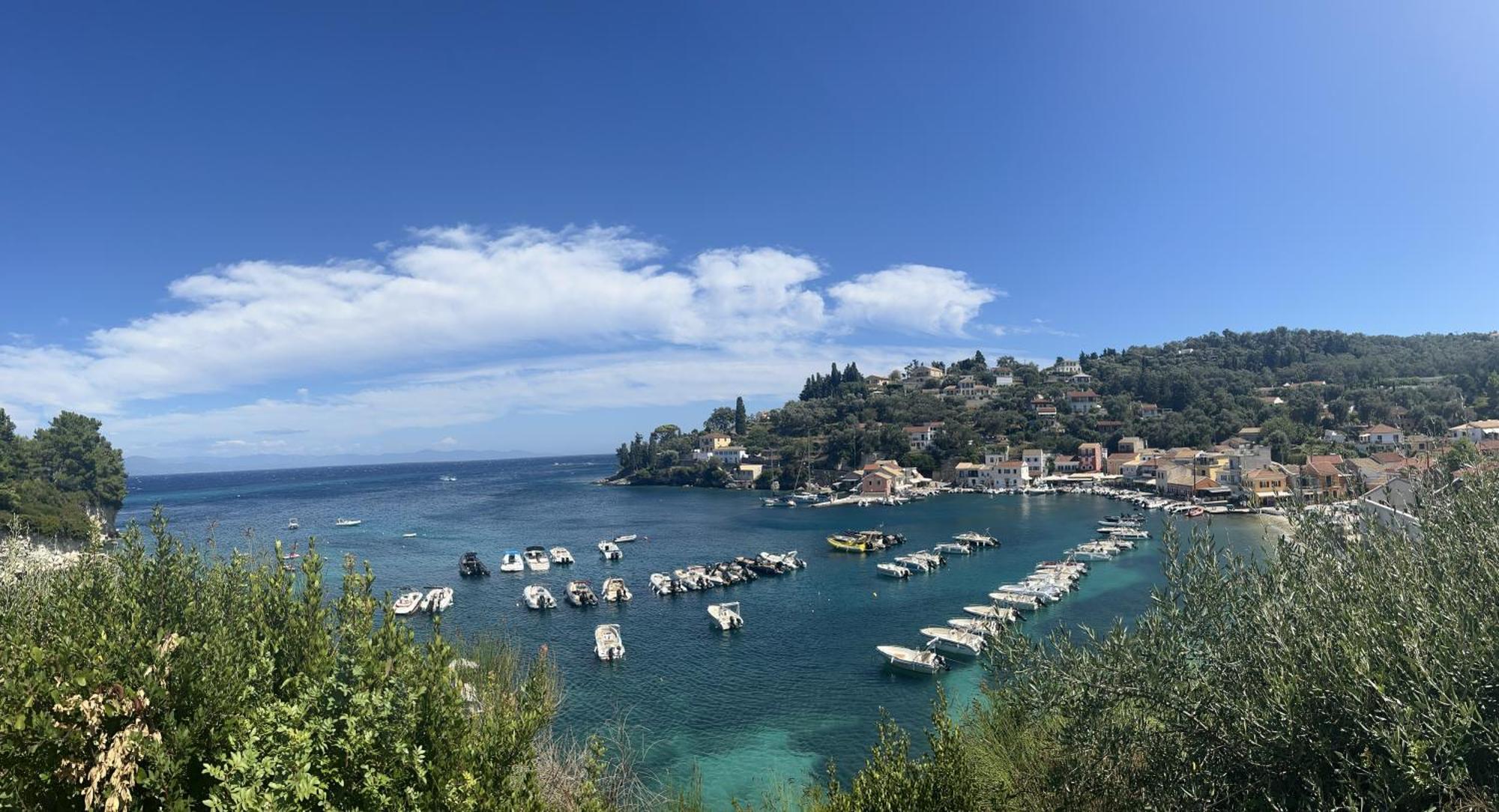 Aronis Spyros Panoramic Seaview Apartments Longos  Bagian luar foto