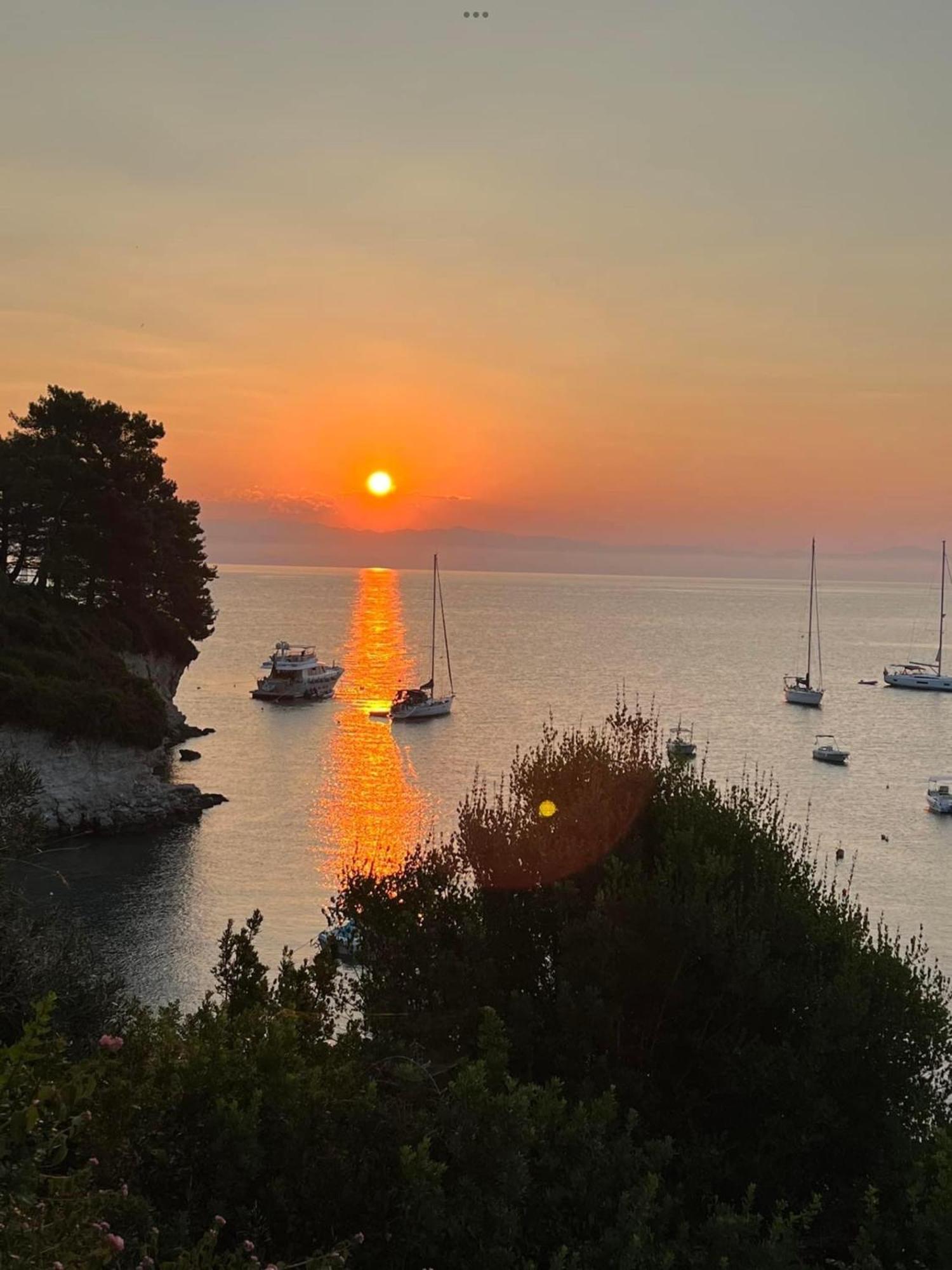 Aronis Spyros Panoramic Seaview Apartments Longos  Bagian luar foto