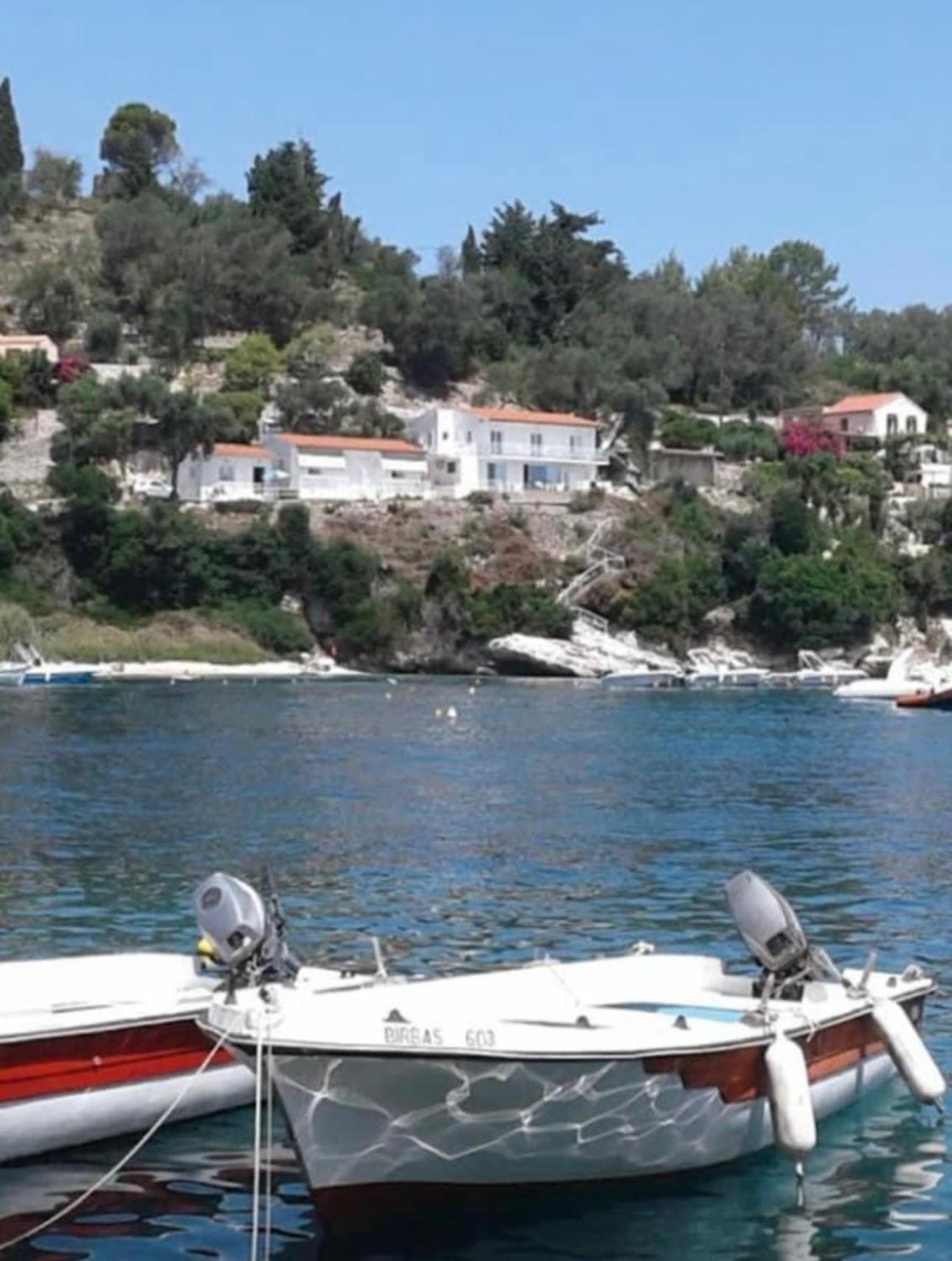 Aronis Spyros Panoramic Seaview Apartments Longos  Bagian luar foto